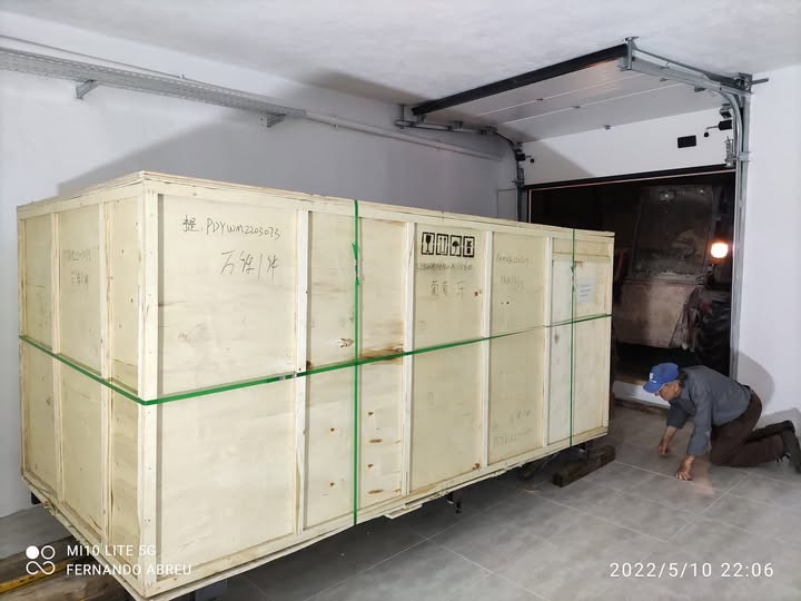 Chegada da máquina CNC ao FabLab em maio de 2022